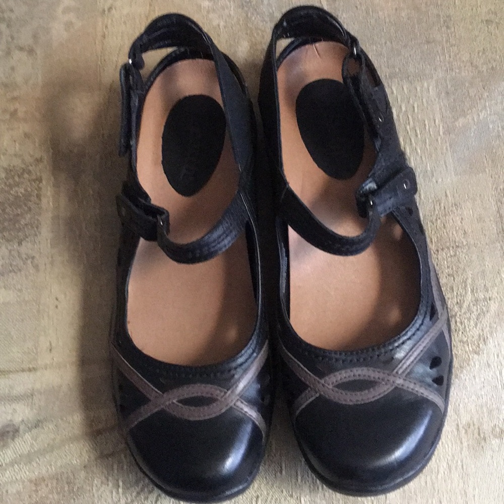 Earth women’s PAGODA